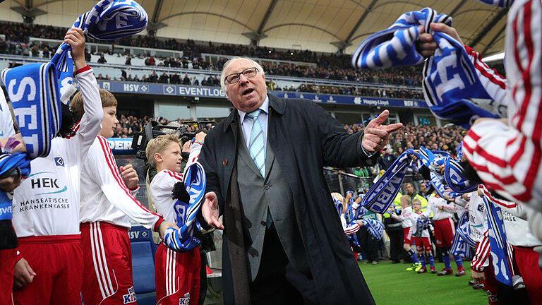 Uwe Seeler       -  HSV-Idol Uwe Seeler wird sich das Spiel live im Hamburger Volksparkstadion anschauen. Foto: Christian Charisius