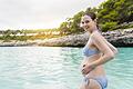 Reisen mit Babybauch: Schwangere müssen ein paar Dinge berücksichtigen, bevor sie in den Urlaub fahren. Foto: Daniel Ingold/Westend61/dpa-tmn.jpeg       -  Reisen mit Babybauch: Schwangere müssen ein paar Dinge berücksichtigen, bevor sie in den Urlaub fahren.
