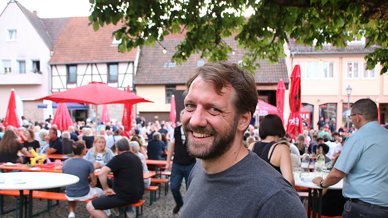 Stadtfest Münnerstadt 2024 - Erleichterung bei Kilian Düring, Kreativ-Kraft der Stadt Münnerstadt, am Stadtfest-Freitag: Alles hat geklappt, die Stimmung ist toll. Stadtfest Münnerstadt 2024 - Erleichterung bei Kilian Düring, Kreativ-Kraft der Stadt Münnerstadt, am Stadtfest-Freitag: Alles hat geklappt, die Stimmung ist toll.