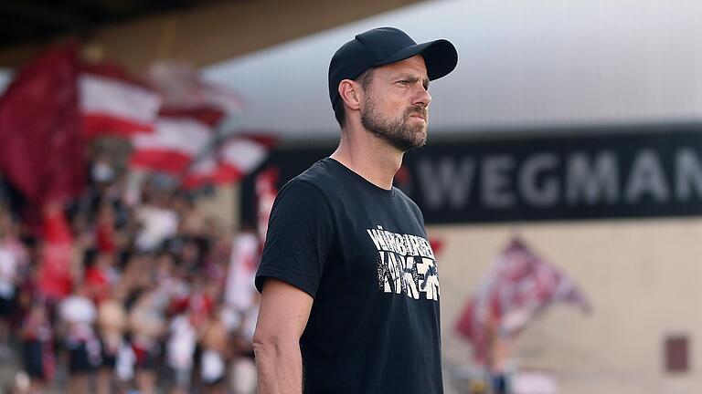 Trainer Marco Wildersinn und die Würzburger Kickers spüren die hohe Erwartungshaltung der Fans.