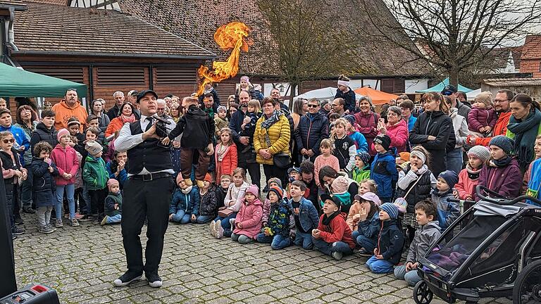 Hakan Arisoy brachte die Zuschauer beim Feuerspucken zum Staunen.