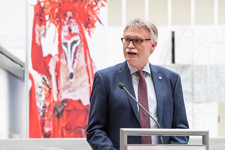 Begrüßungsworte von Dr. Uwe Klug. Begrüßungsworte von Dr. Uwe Klug.