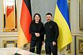 Baerbock zu Besuch in der Ukraine       -  Der ukrainische Präsident Wolodymyr Selenskyj empfängt die deutsche Außenministerin Annalena Baerbock in Kiew.