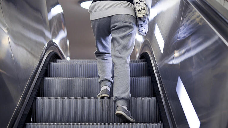 In der Jogginghose zur Schule gehen - In der Jogginghose zur Schule gehen In der Jogginghose zur Schule gehen - In der Jogginghose zur Schule gehen