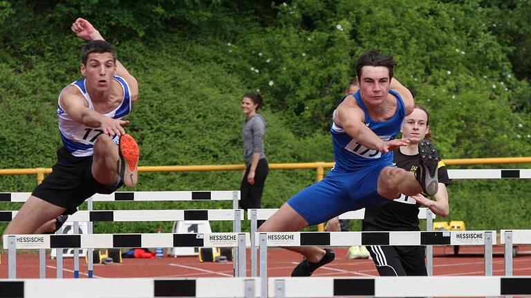 Niklas Amthor (rechts) vom TSV Bad Kissingen schaffte über die 100 Meter Hürden die Qualifikation zur Deutschen Meisterschaft. Sein Teamkollege Moritz Fischer wurde Zweiter und siegte dafür im Weitsprung der U18. Foto: Reinhold Nürnberger - Niklas Amthor (rechts) vom TSV Bad Kissingen schaffte über die 100 Meter Hürden die Qualifikation zur Deutschen Meisterschaft. Sein Teamkollege Moritz Fischer wurde Zweiter und siegte dafür im Weitsprung der U18. Foto: Reinhold Nürnberger Niklas Amthor (rechts) vom TSV Bad Kissingen schaffte über die 100 Meter Hürden die Qualifikation zur Deutschen Meisterschaft. Sein Teamkollege Moritz Fischer wurde Zweiter und siegte dafür im Weitsprung der U18. Foto: Reinhold Nürnberger - Niklas Amthor (rechts) vom TSV Bad Kissingen schaffte über die 100 Meter Hürden die Qualifikation zur Deutschen Meisterschaft. Sein Teamkollege Moritz Fischer wurde Zweiter und siegte dafür im Weitsprung der U18. Foto: Reinhold Nürnberger