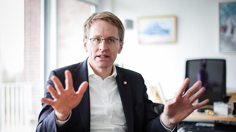 Schleswig-Holsteins Ministerpräsident Günther.jpeg - Schleswig-Holsteins Ministerpräsident Daniel Günther appelliert an die Bürger, mit ihrem Wahlverhalten die Demokratie zu stärken. Schleswig-Holsteins Ministerpräsident Günther.jpeg - Schleswig-Holsteins Ministerpräsident Daniel Günther appelliert an die Bürger, mit ihrem Wahlverhalten die Demokratie zu stärken.