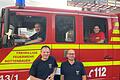 Jung und alt, die Mischung macht's bei der Feuerwehr in Rottenbauer. Im Bild die 18-jährige Sophie Unterguggenberger (rechts) und der 50-jährige Jochen Düll (links). Vorne links Stefan Orth, der Vorsitzende des Feuerwehrvereins, rechts daneben Kommandant Michael Olbrich.
