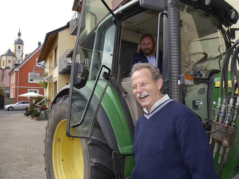 Die Landwirtschaft ist wichtig für Paul Knoblach. 2017 nahm Anton Hofreiter, Grünen-Fraktionsvorsitzender im Bundestag, in seinem Traktor Platz. Die Landwirtschaft ist wichtig für Paul Knoblach. 2017 nahm Anton Hofreiter, Grünen-Fraktionsvorsitzender im Bundestag, in seinem Traktor Platz. 