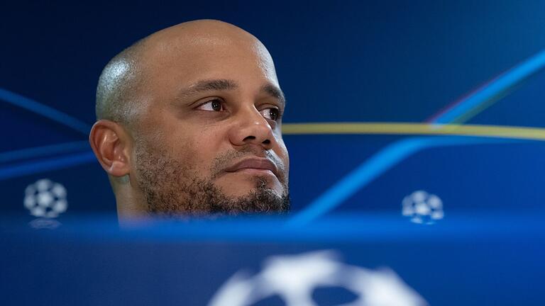 Vor dem Spiel Celtic Glasgow - Bayern München       -  Trainer Vincent Kompany spielte einst als 17-Jähriger im Celtic Park.