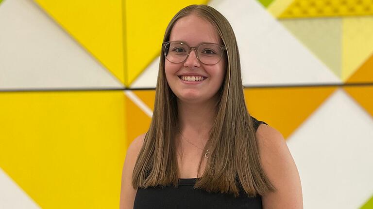 Marie Seuffert hat vor kurzem die Mittelschule mit der Mittleren Reife abgeschlossen. Marie Seuffert hat vor kurzem die Mittelschule mit der Mittleren Reife abgeschlossen.