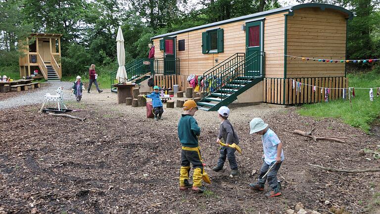 Mitten in der Natur ist die Waldgruppe des Kindergartens Kirchaich zu Hause.