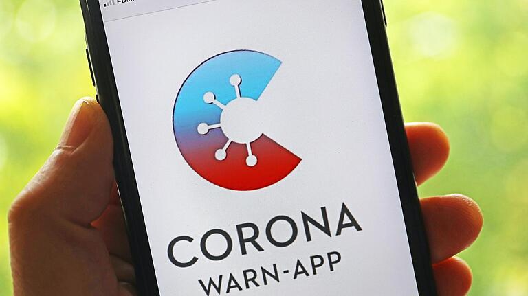 Die offizielle Corona-Warn-App der Bundesregierung soll noch Defizite bei der Sicherheit haben, sagt die Würzburger Informatik-Professorin Alexanda Dmitrienko.