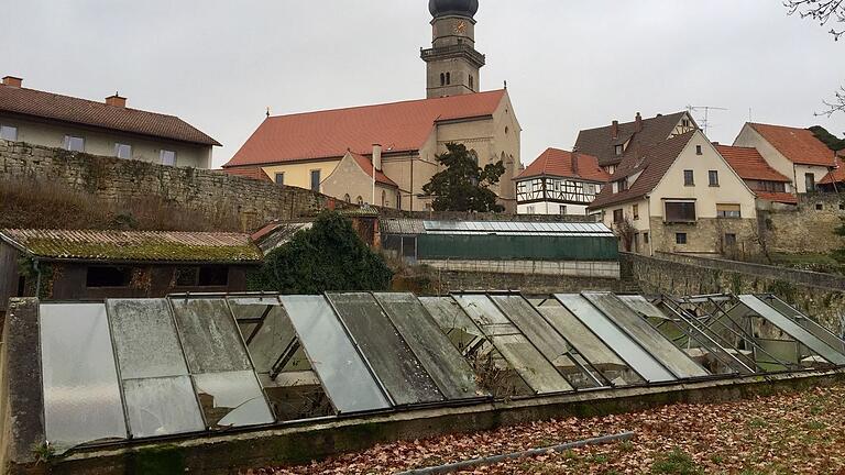 Blick auf das ehemalige Loose-Areal zwischen Bauerngasse und Gartenstraße im Dezember 2019. Die alten Gewächshäuser sind längst verschwunden, hier sollen bald Kinder spielen.&nbsp;