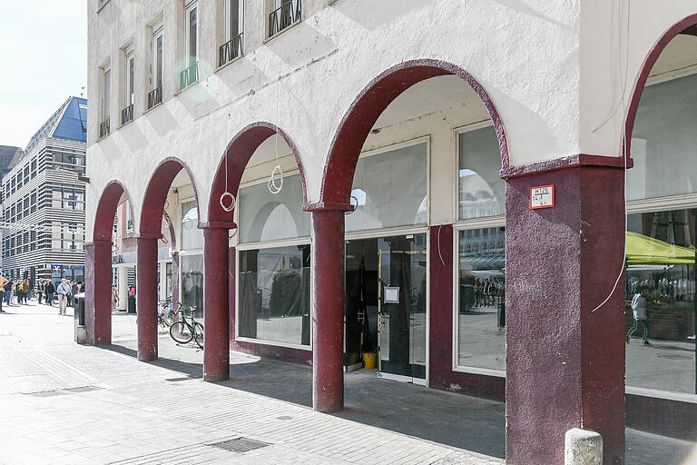 Noch ist nicht viel zu sehen. Bald will Bernhard Reiser hier am unteren Markt im ehemaligen 'Anna Iff' ein neues Restaurant eröffnen. Noch ist nicht viel zu sehen. Bald will Bernhard Reiser hier am unteren Markt im ehemaligen 'Anna Iff' ein neues Restaurant eröffnen.