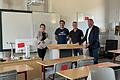Planmäßig verläuft laut Landratsamt derzeit der Umzug der Schülerinnen und Schüler der Förderschule Sommerhausen nach Frickenhausen. Bis der Ersatzneubau für die Schule Sommerhausen in Gaukönigshofen im Sommer 2026 fertig gestellt wird, sollen die 80 Schülerinnen und Schüler in der ehemaligen Grundschule in Frickenhausen zur Schule gehen. Das Bild zeigt (von rechts): Landrat Thomas Eberth, Schulleiter Frank Förster, Dennis Rehbein, Hochbautechniker am Landratsamt Würzburg, und Marion Friedrich, stellvertretende Fachbereichsleiterin kreiseigene Schulen, Liegenschaften, Straßen und Hochbau.