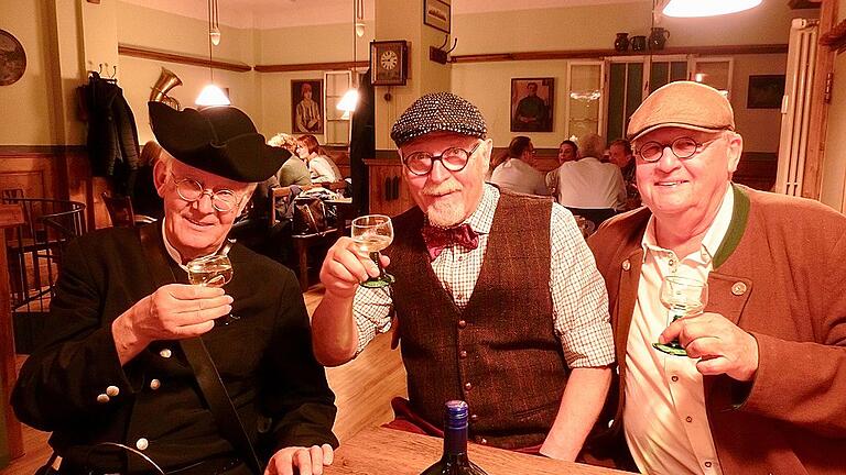 Die Nachtwächter Günter Stock (Häcker Karl), Wolfgang Mainka und Peter Auffermann (Schorsch) im neuen alten Nachtwächterstüble. Die Nachtwächter Günter Stock (Häcker Karl), Wolfgang Mainka und Peter Auffermann (Schorsch) im neuen alten Nachtwächterstüble.