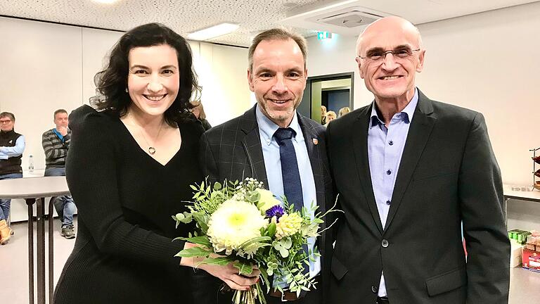 Geteilte Freude: Sie flankieren den frisch wiedergewählten Thereser Bürgermeister Matthias Schneider: CSU-Kreisvorsitzende Dorothee Bär und Landrat Wilhelm Schneider Geteilte Freude: Sie flankieren den frisch wiedergewählten Thereser Bürgermeister Matthias Schneider: CSU-Kreisvorsitzende Dorothee Bär und Landrat Wilhelm Schneider