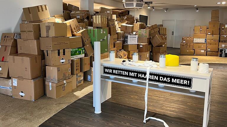 Viele Tausend Haarpakete kommen im Lauf der Monate in Bückeburg an, wo sie zu Ölsperren & Co. verarbeitet werden. Viele Tausend Haarpakete kommen im Lauf der Monate in Bückeburg an, wo sie zu Ölsperren & Co. verarbeitet werden. 