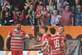 FCA.jpeg       -  Dion Beljo trifft zum 1:0, die FCA-Spieler jubeln.