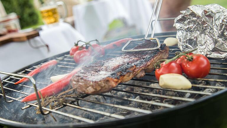 Das Grillen auf dem Holzkohlegrill ist wegen akuter Brandgefahr in Gemünden vorerst nur unter Einschränkungen erlaubt. Das Grillen auf dem Holzkohlegrill ist wegen akuter Brandgefahr in Gemünden vorerst nur unter Einschränkungen erlaubt.