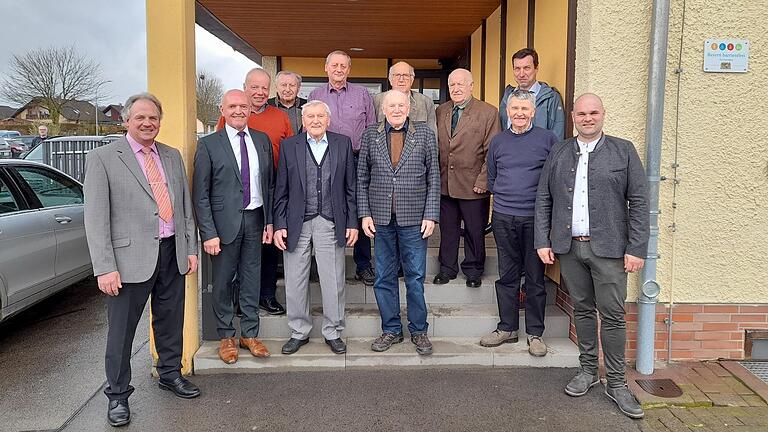 Auf dem Foto die Geehrten für 40-jährige und 50-jährige Tätigkeit als Feldgeschworene. Auf dem Foto die Geehrten für 40-jährige und 50-jährige Tätigkeit als Feldgeschworene.