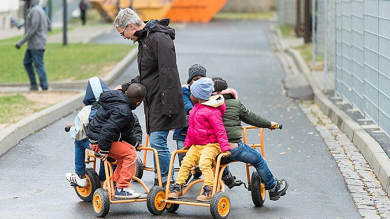 Heike Löser liebt Kinder und die Kinder lieben sie. Seit Juli gehört die ausgebildete Krankenschwester zum ehrenamtlichen Betreuungsteam für Flüchtlingskinder im Anker-Zentrum Schweinfurt.