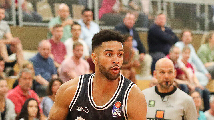Basketball - Gezeiten Haus Cup - Finale - Telekom Baskets Bonn vs. s.Oliver Wuerzburg       -  Deutschland, Bad Honnef, DragonDome, 01.09.2019, Basketball - Gezeiten Haus Cup - Finale - Telekom Baskets Bonn vs. s.Oliver Wuerzburg

Bild: v. l. Noah Allen (s.Oliver Würzburg, #)