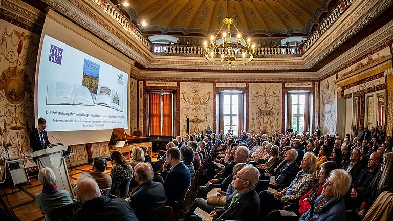 Volles Haus: der Toscanasaal bei der Vorstellung von Stefan Kummers Buch 'Die Entstehung der Würzburger Residenz'. Volles Haus: der Toscanasaal bei der Vorstellung von Stefan Kummers Buch 'Die Entstehung der Würzburger Residenz'.