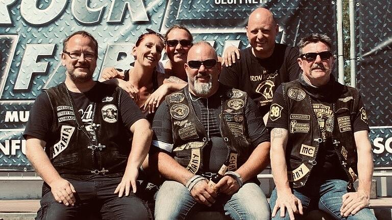 Die Organisatoren (von links) Nico Jacques, Silvana Guck, Ann- Kathrin Hillenbrand, Thomas Rath, Alexander Robert und Michael Fränger sind gespannt, wie viele Biker zur Motorraddemo am Samstag nach Mellrichstadt kommen. Die Organisatoren (von links) Nico Jacques, Silvana Guck, Ann- Kathrin Hillenbrand, Thomas Rath, Alexander Robert und Michael Fränger sind gespannt, wie viele Biker zur Motorraddemo am Samstag nach Mellrichstadt kommen.