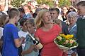 Mit Sekt und Blumen fliegend ins Rathaus, die neue Bürgermeisterin von Tauberbischofsheim heißt Anette Schmidt