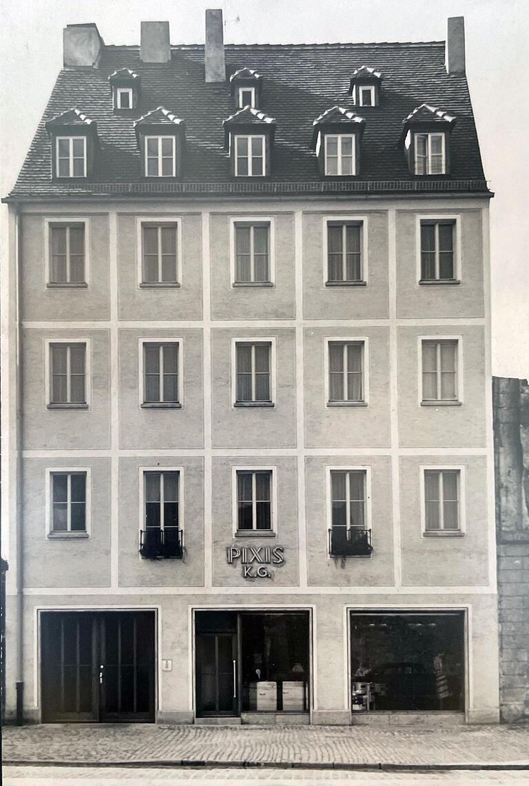 Der Firmenstandort in der Würzburger Neubaustraße in den 1950er/1960er Jahren. Der Firmenstandort in der Würzburger Neubaustraße in den 1950er/1960er Jahren.