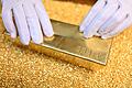 Goldproduktion in Pforzheim       -  Trumps Zollpaket treibt den Goldkurs auf einen Rekordwert. (Archivbild)