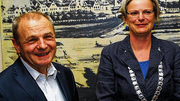 Auszeichnung: Dettelbachs Bürgermeisterin Christine Konrad verlieh jetzt die Ehrenbezeichnung Altbürgermeister an ihren Vorgänger Reinhold Kuhn. Auszeichnung: Dettelbachs Bürgermeisterin Christine Konrad verlieh jetzt die Ehrenbezeichnung Altbürgermeister an ihren Vorgänger Reinhold Kuhn.