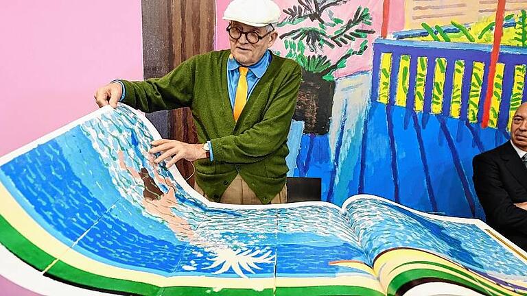 Buchmesse Frankfurt       -  David Hockney mit dem größten Buch der Messe &ndash; seinem.