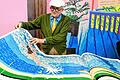 Buchmesse Frankfurt       -  David Hockney mit dem größten Buch der Messe &ndash; seinem.