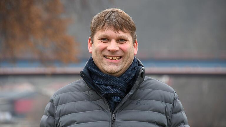 Der Lieblingsplatz vieler Segnitzer ist das neu gestaltete Mainufer. Auch der neue Bürgermeister Peter Matterne fühlt sich dort wohl und findet hier Erholung. Der Lieblingsplatz vieler Segnitzer ist das neu gestaltete Mainufer. Auch der neue Bürgermeister Peter Matterne fühlt sich dort wohl und findet hier Erholung.