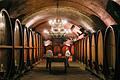 Im Holzfasskeller in der Würzburger Residenz veranstaltet der Hofkeller Weinproben. Doch das staatliche Weingut schreibt seit Jahren rote Zahlen und ist auf Zuschüsse des Freistaats angewiesen.