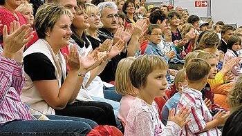 Ein frohes und dankbares Premierenpublikum       -  Ein frohes und dankbares Premierenpublikum hatte 'Jim Knopf' auf der
Gemündener Scherenburg.