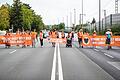Unterwegs auf der Fahrbahn: Aktivistinnen und Aktivisten der Bewegung 'Letzte Generation' am Dienstagnachmittag auf der Bundesstraße B19 in Würzburg. Die Polizei leitete den Verkehr um.