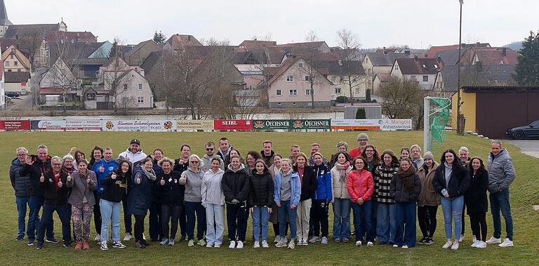 Verantwortliche und Interessierte aus 22 DJK-Vereinen in der Diözese Würzburg trafen sich in Gramschatz zu einem Diözesanjugendtag. Rechts Matthias Kistner, der Vorsitzende des gastgebenden DJK-Vereins. Verantwortliche und Interessierte aus 22 DJK-Vereinen in der Diözese Würzburg trafen sich in Gramschatz zu einem Diözesanjugendtag. Rechts Matthias Kistner, der Vorsitzende des gastgebenden DJK-Vereins.