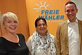 Die Freien Wähler Bergrheinfeld/Garstadt präsentierten Fabian Helmerich (rechts) als Kandidaten für die Bürgermeisterwahl im kommenden Jahr. Darüber freuen sich (von links) stellvertretende Vorsitzende Friederike Weippert und Vorsitzende Manuela Rzepka-Braun.