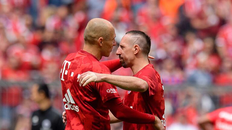 Arjen Robben und Franck Ribéry       -  Arjen Robben (l) und Franck Ribéry sind auch beim Beckenbauer Cup dabei.