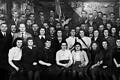 Kurz nach dem Zweiten Weltkrieg und 25 Jahre nach der Vereinsgründung feierte der Gesangverein 'Liederkranz' im Jahr 1949 sein 25-jähriges Bestehen. Infolge des Krieges und vieler Gefallener verstärkten Frauen den dezimierten Männerchor.