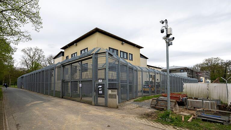Auch die Forensik braucht mehr Platz. Hinten rechts ist der Erweiterungsbau zu sehen. Auch die Forensik braucht mehr Platz. Hinten rechts ist der Erweiterungsbau zu sehen.