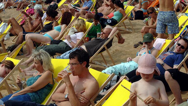 Den Würzburger Stadtstrand (wie hier auf einem Bild aus 2006) wird es dieses Jahr zwar nicht geben, doch Urlaubsflair ist auch anderweitig möglich.