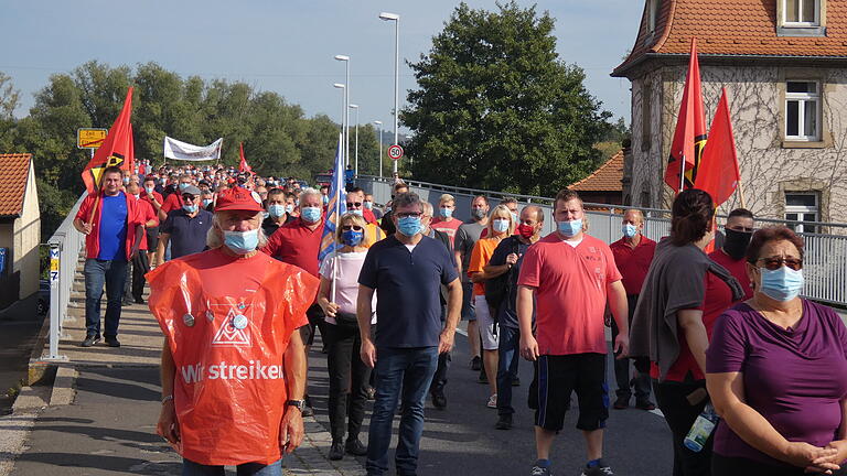 Über 350 Menschen waren am Donnerstagvormittag auf den Beinen, um für den Erhalt des Schaeffler-Standortes Eltmann zu kämpfen.