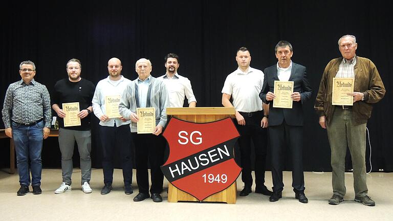 Ehrung langjähriger Mitglieder (im Bild): Jürgen Lindner (1.Kassier), Benedikt Happel, Manuel Pfülf, Edwin Augsburger, David Lindner (1. Vorsitzender), Marco Sobotta (3. Vorsitzender), Gerhard May, Friedbert Weck. Ehrung langjähriger Mitglieder (im Bild): Jürgen Lindner (1.Kassier), Benedikt Happel, Manuel Pfülf, Edwin Augsburger, David Lindner (1. Vorsitzender), Marco Sobotta (3. Vorsitzender), Gerhard May, Friedbert Weck.