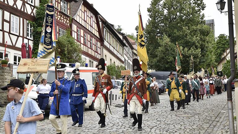 Bürgerwehren aus ganz Bayern nahmen am Umzug durch Königsberg teil. Bürgerwehren aus ganz Bayern nahmen am Umzug durch Königsberg teil.