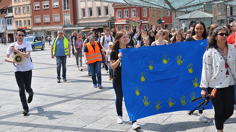 'Europawahl ist Klimawahl' war das Motto der sechsten Klimademo in Schweinfurt. 'Europawahl ist Klimawahl' war das Motto der sechsten Klimademo in Schweinfurt.