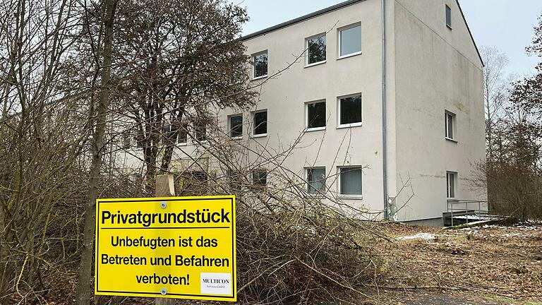 Betreten und Befahren verboten: Die Geschäftsführer der Multicon Services GmbH haben auf den gekauften Flächen im Hainberg-Areal Schilder mit Warnhinweisen aufgestellt. Betreten und Befahren verboten: Die Geschäftsführer der Multicon Services GmbH haben auf den gekauften Flächen im Hainberg-Areal Schilder mit Warnhinweisen aufgestellt. 